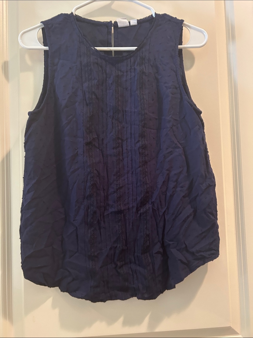 GAP Sleeveless Lace Pintuck raised embroidered Tank Top keyhole button back S